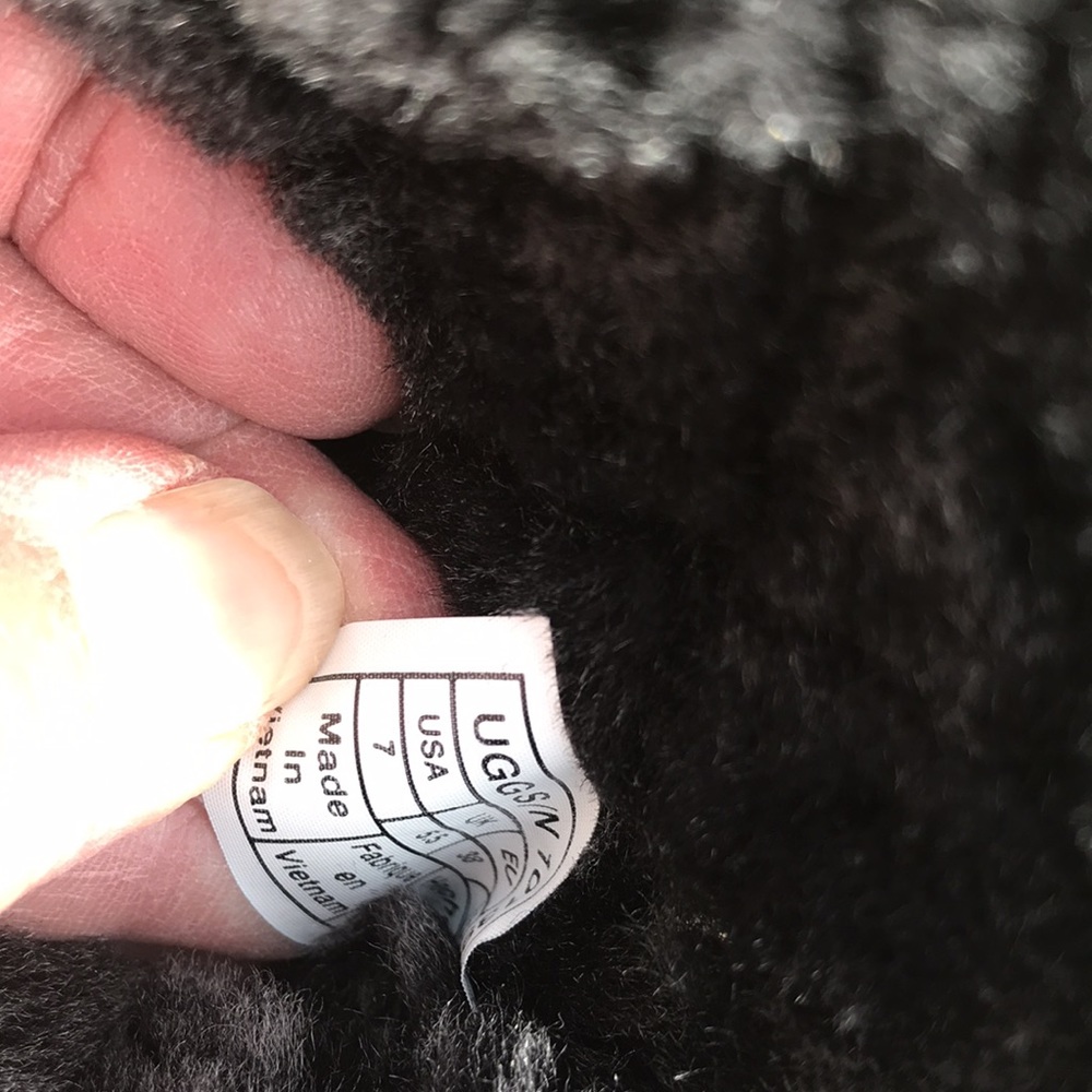 Fur lined UGGS - Picture 9 of 11